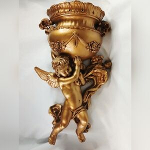 VINTAGE 1976 "UNIVERSAL" MOLDED GOLD WINGED CHERUB STATUE WALL ART.